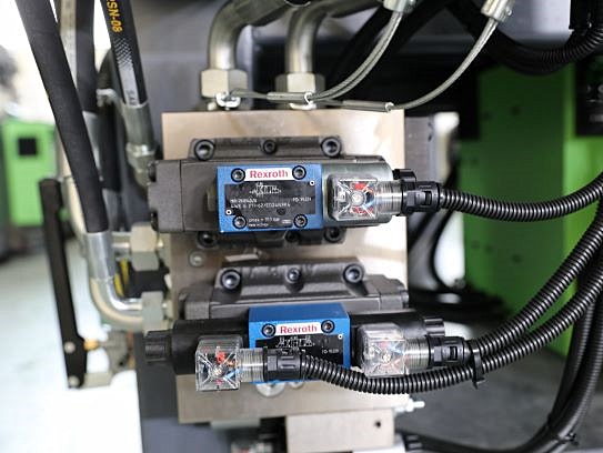SK 1000T Lojistik Sandık Yapma Enjeksiyon Makinesi